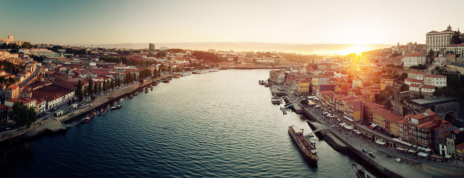 Douro Cruise with Dinner And Live Music: A Unique Experience