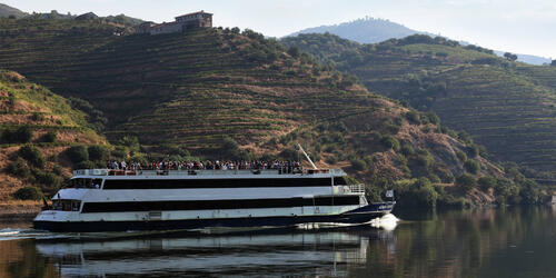 Cruise Porto - Pinhão - Porto with Visit and Snack at Quinta da Roêda