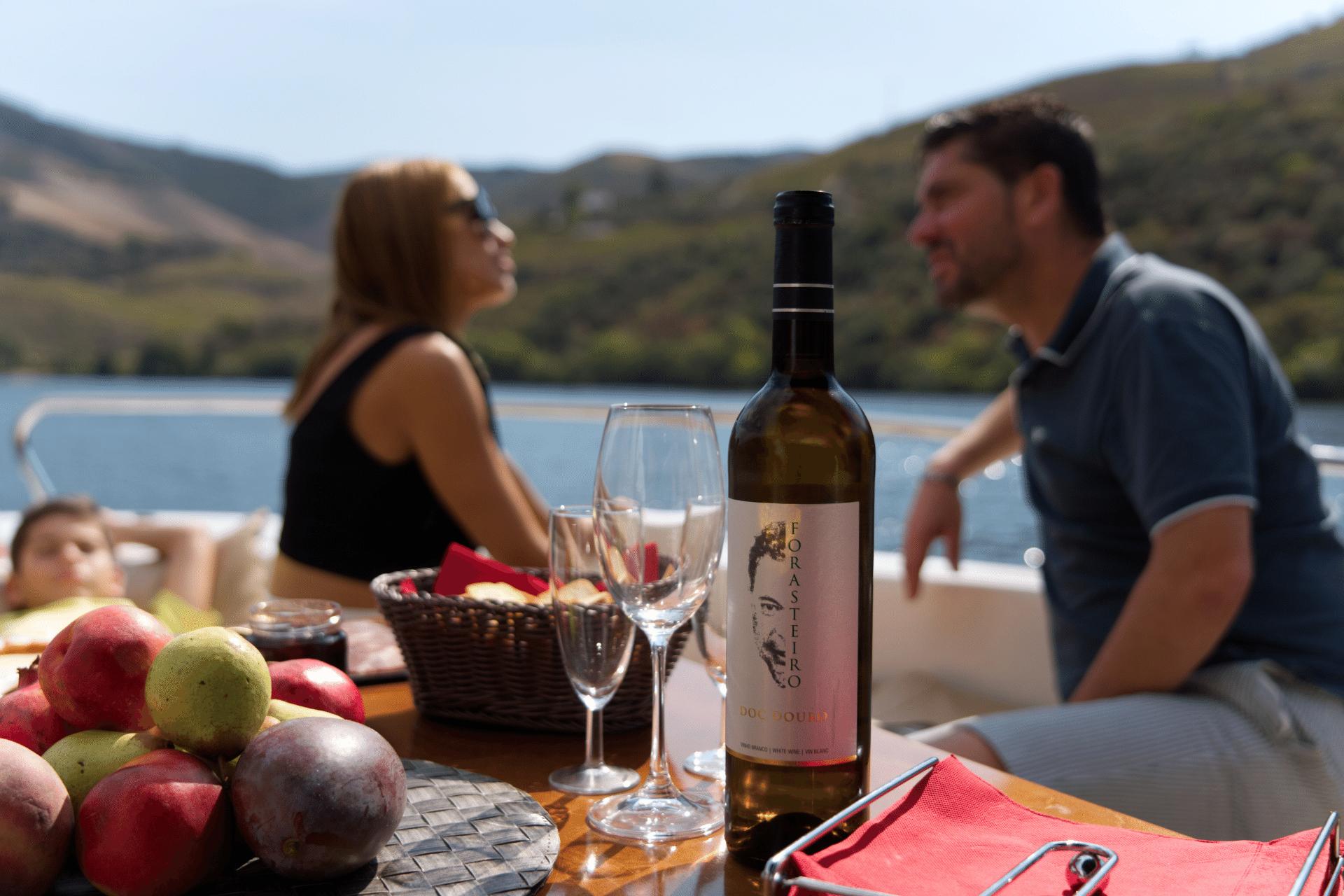 Croisi&egrave;re en Yacht Priv&eacute; avec collations et Vin Mousseux - 1